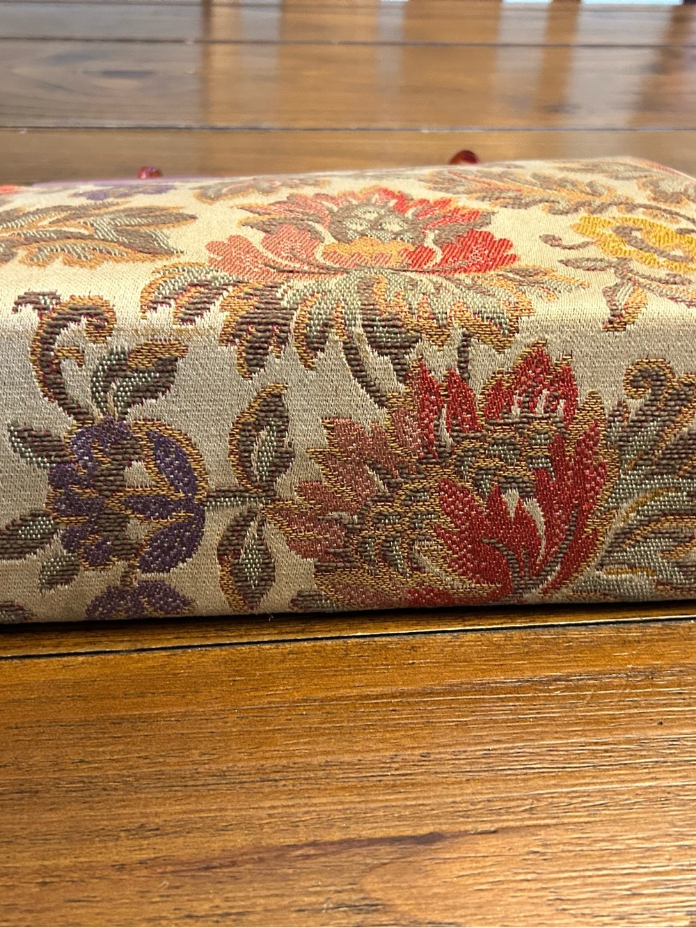 Vintage Verdi Floral Tapestry Handbag with Lucite Handles – 1950s/1960s - Picture 3 of 5